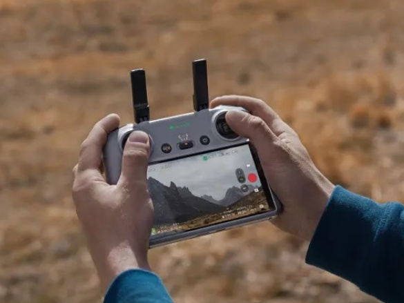 <h2>Vadība ar DJI RC 2 &ndash; vienkār&scaron;i, pārskatāmi un ar pilnu kontroli</h2>